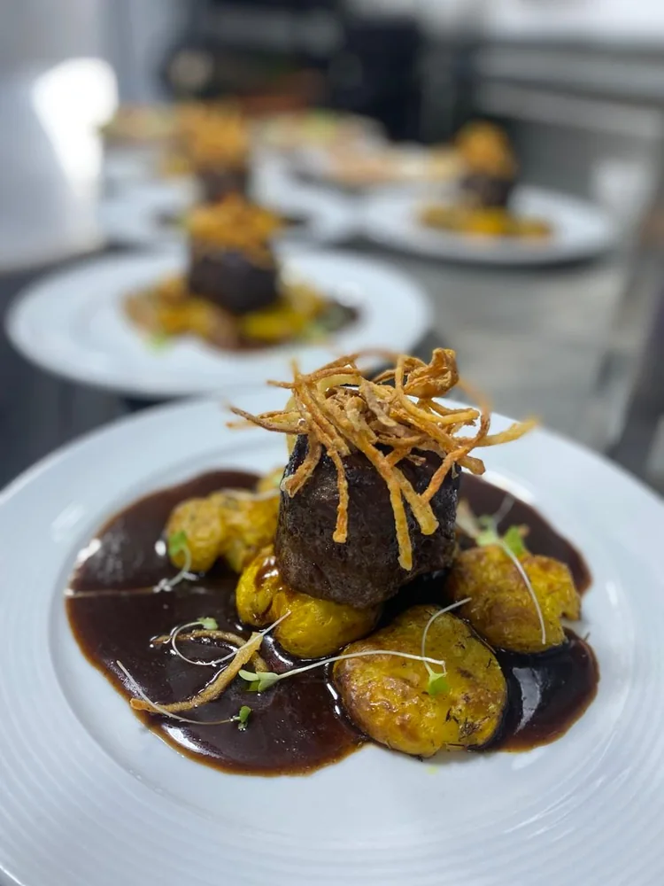 Gastronomia a bordo do M/V Desafio — imagem ilustrativa
